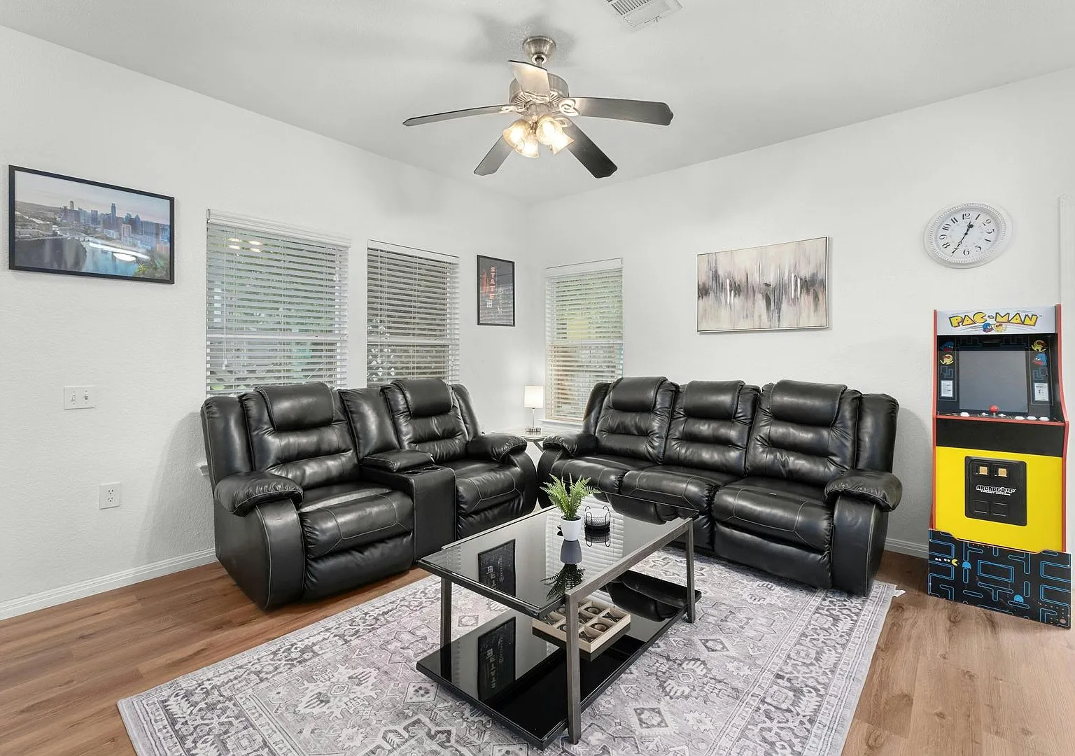 2917 E 16th St #B - Free standing House with fenced back yard in great location! — Photo 4