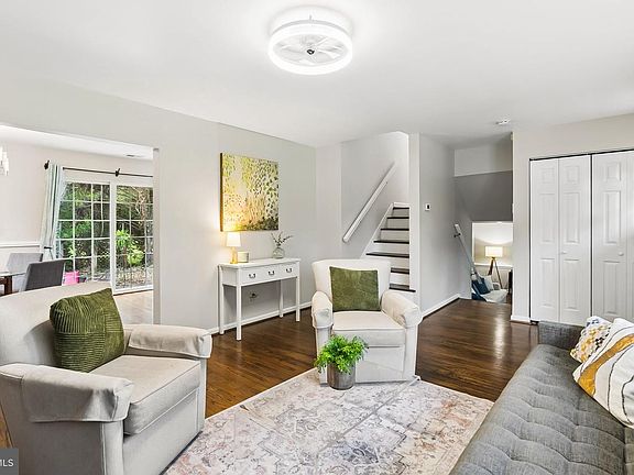 4th image of 110 Lake View Dr