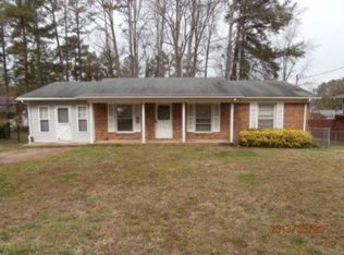 608 W Garden St, Sanford, NC 27330