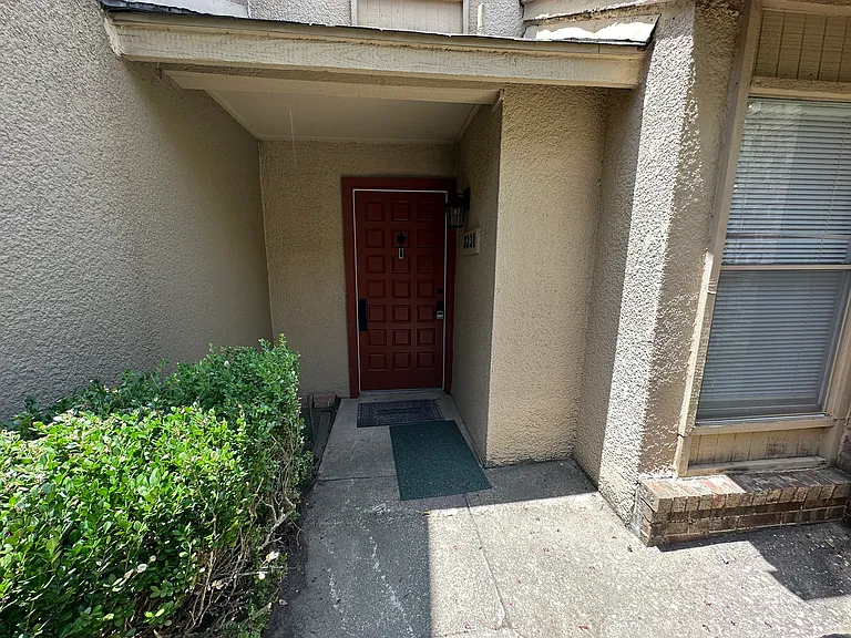 3231 Elizabeth St — Photo 2