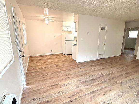4th image of 1429 E Cambridge Ave #A