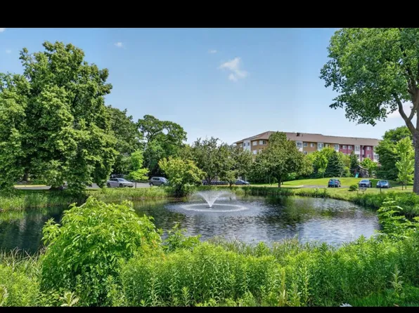 1690 Highway 36 W, Roseville, MN