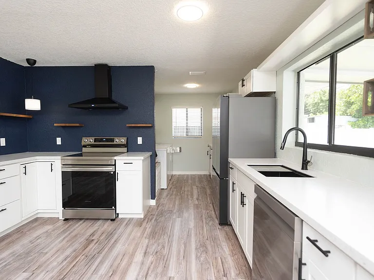 347 S Lakeside Dr — Photo 37