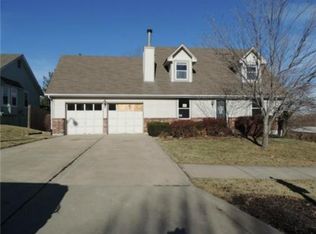 204 SW 24th St, Oak Grove, MO 64075