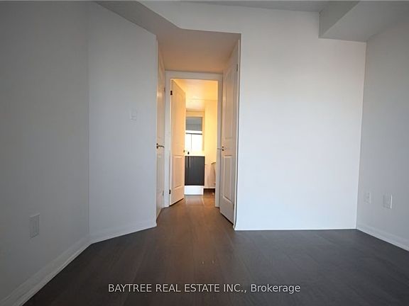 4th image of 400 Adelaide St E #1109