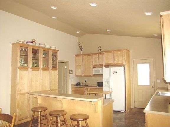 3rd image of 465-775 Leone Ln