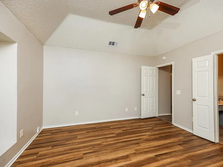 928 Eagle Dr — Photo 10