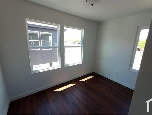 400 SW Grand Blvd #3 — Photo 6