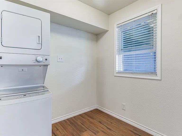 2401 Manor Rd #113 — Photo 9