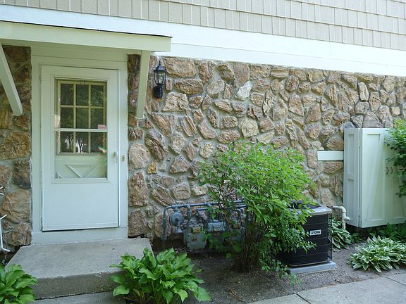 2nd image of 356 Meadow Ct