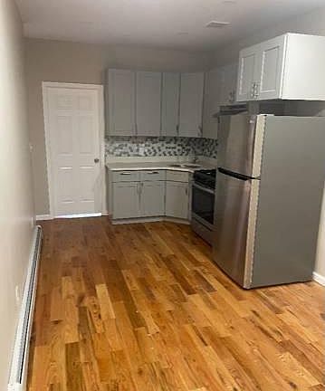 4th image of 857 Underhill Ave #2