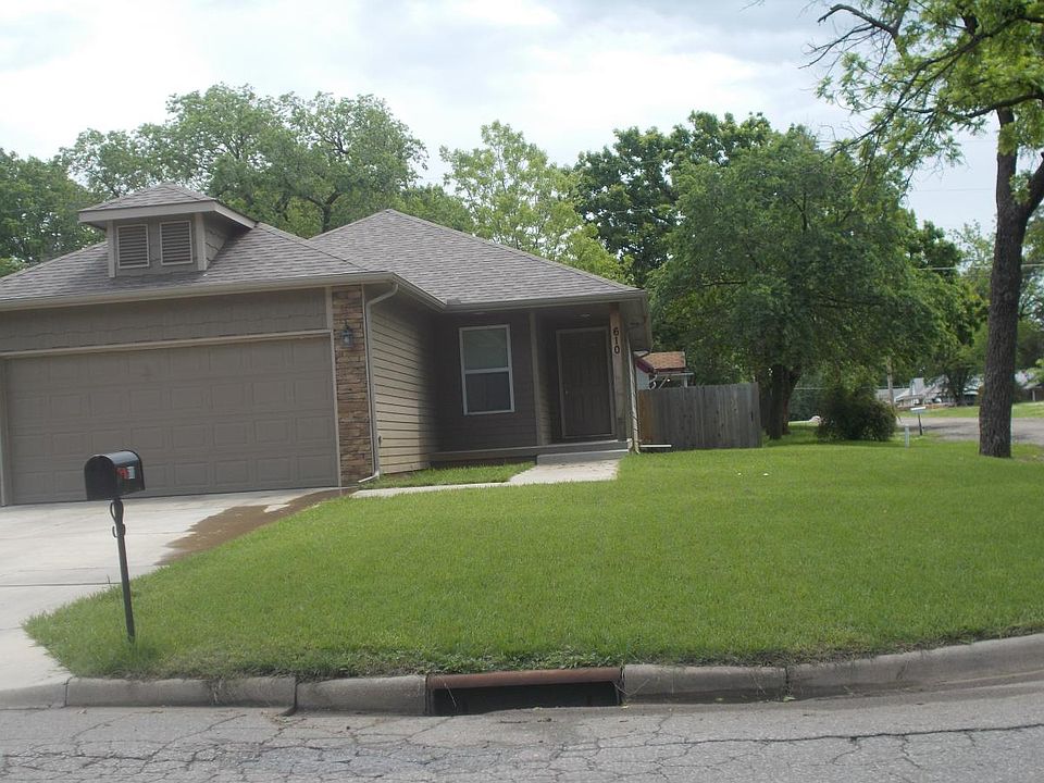 610 S Summit - Corner Lot