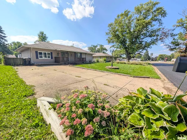 104 S Meadowview Ln, Washington, IL 61571
