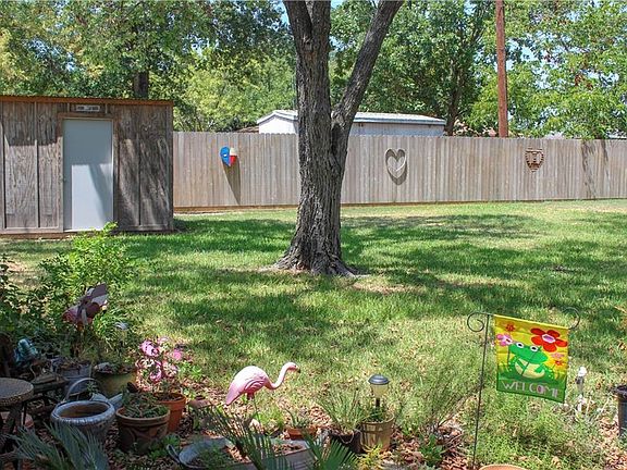 2nd image of 1027 N Burleson St