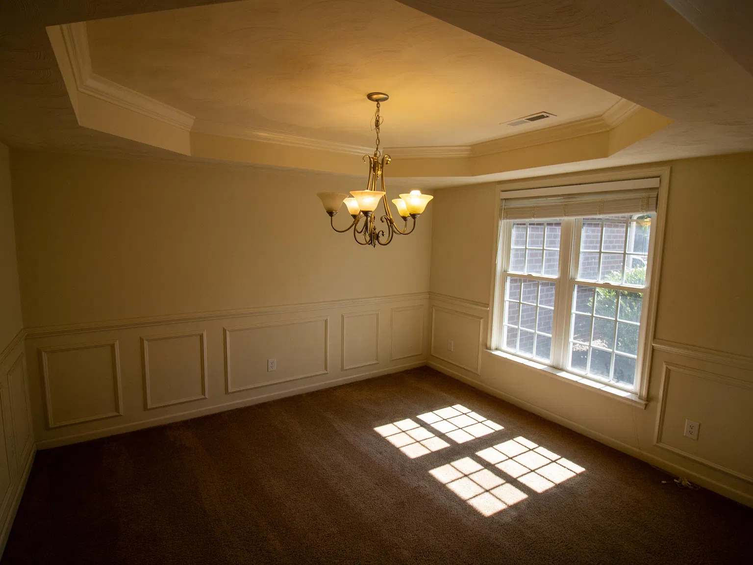5 bed, 2.5 bath, 2068 sqft, $2,800 — Photo 4