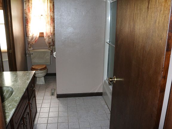 5th image of 1034 Country Club Dr