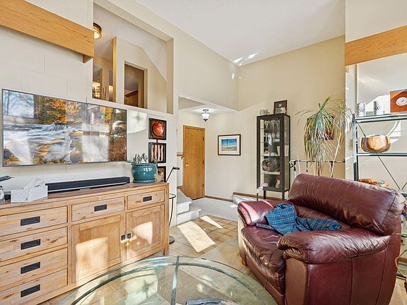4th image of 301 Selby Ave
