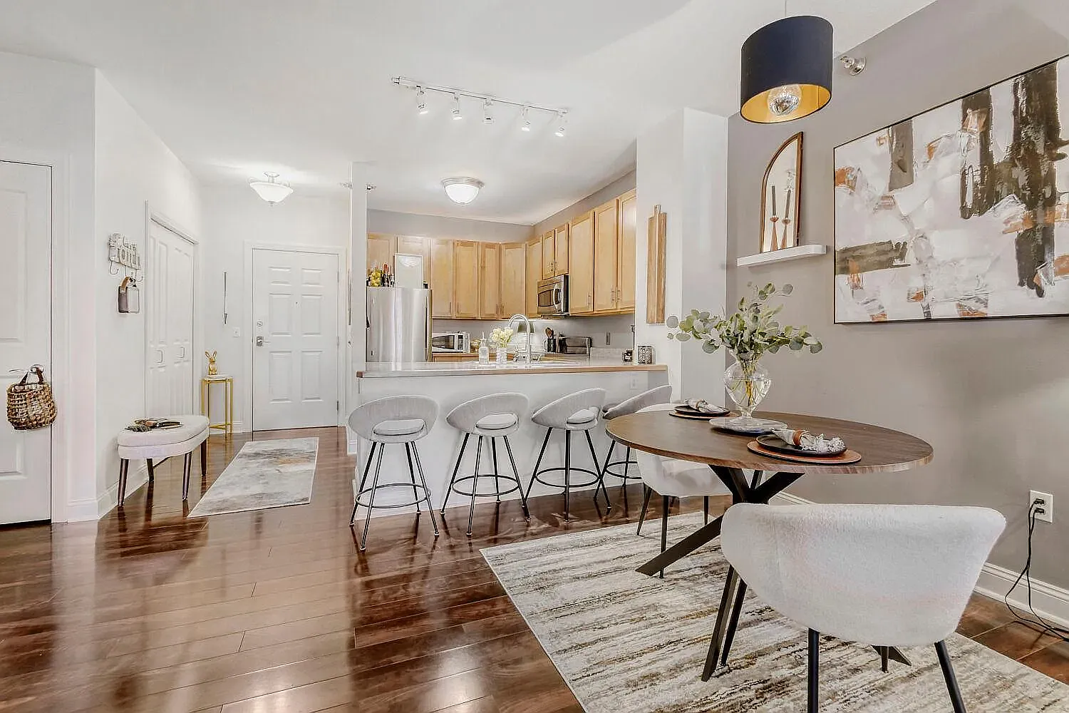 2 bed, 1107 sqft, $2,395 — Photo 4