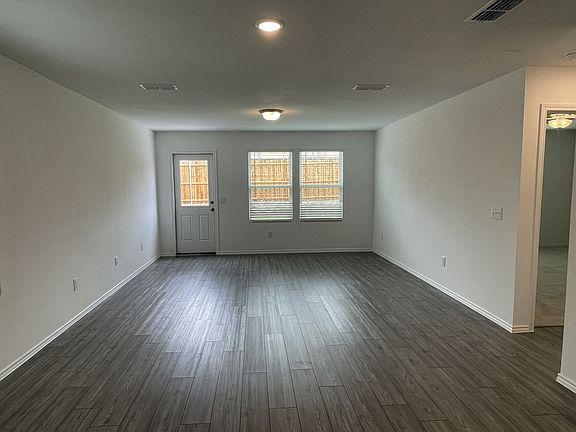 4th image of 825 Breakwater Dr