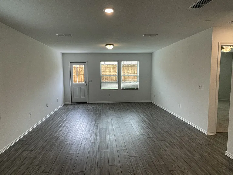 825 Breakwater Dr — Photo 4