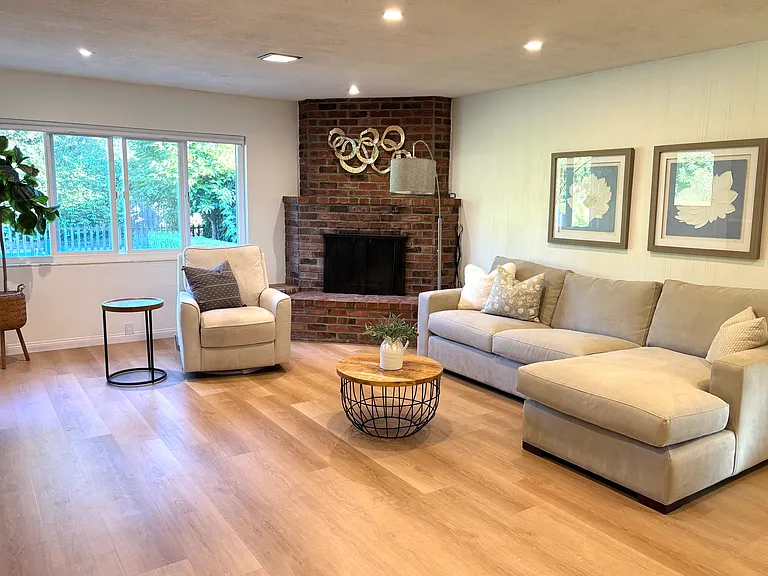 1558 Edgewood Dr — Photo 7