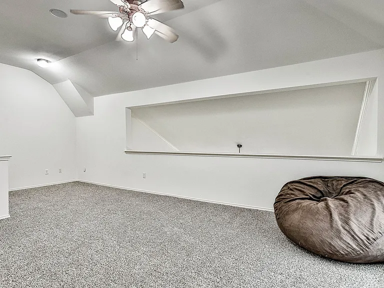 9921 Delamere Dr — Photo 24