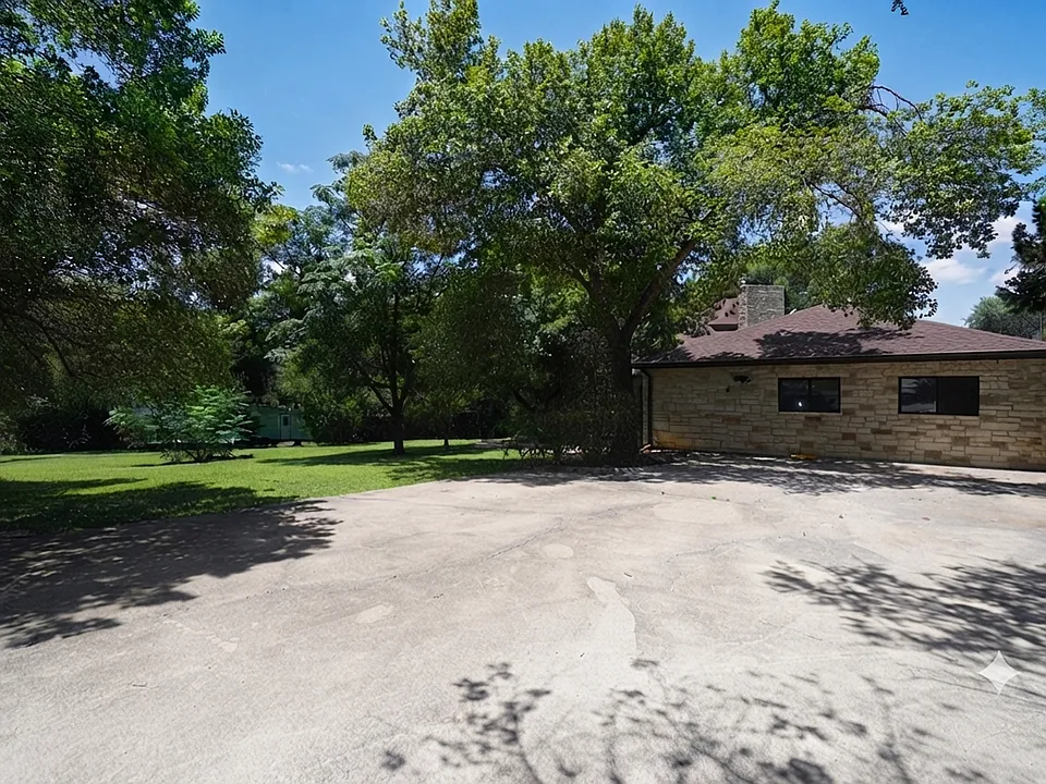 8 Woodhollow Trl