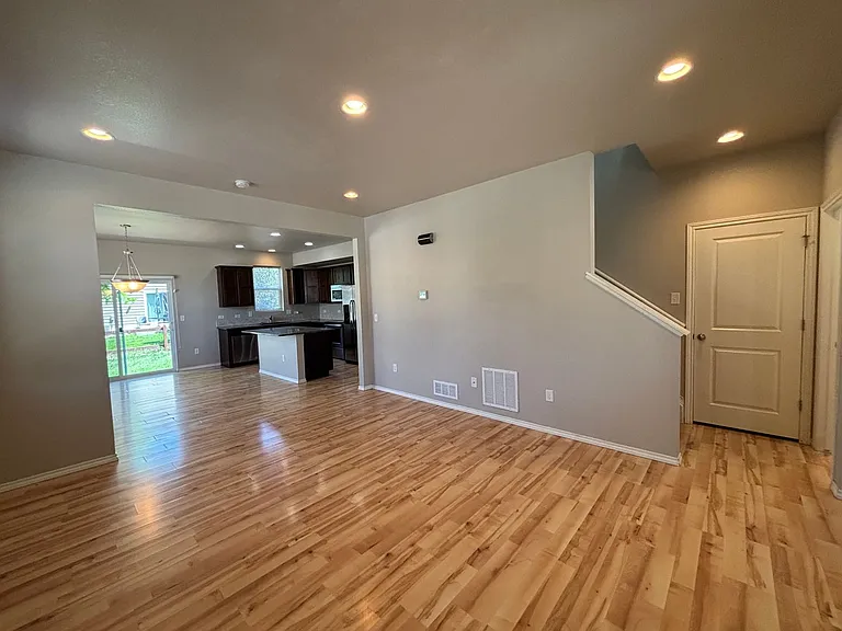 1902 Winamac Dr — Photo 4