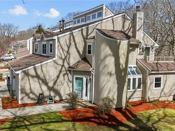 28 Lawton Brook Ln, Portsmouth, RI 02871