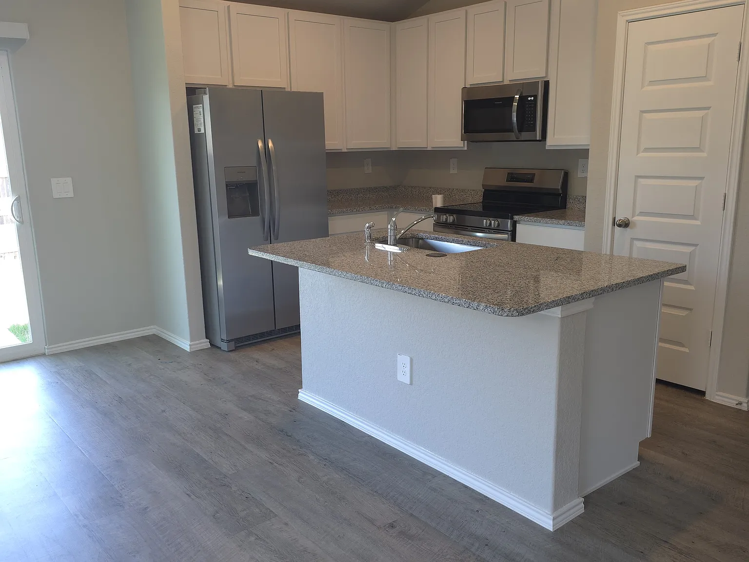3 bed, 1248 sqft, $1,750 — Photo 4