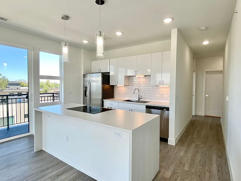 3500 S Corona St #504 — Photo 8