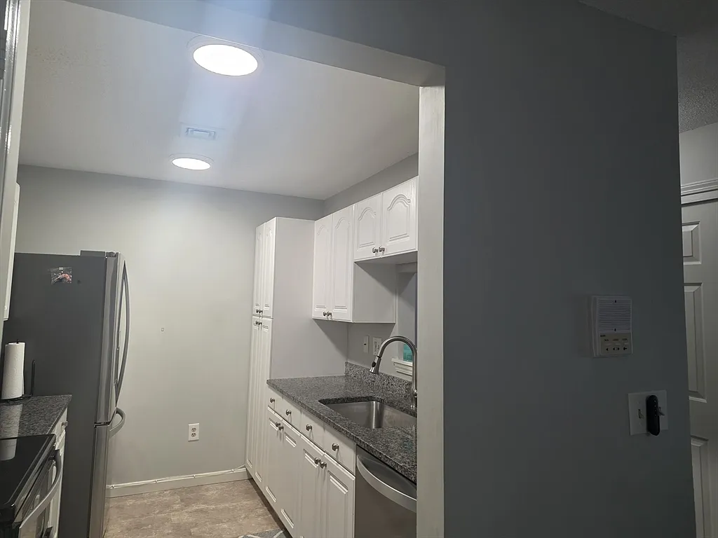 2 bed, 2.0 bath, 1182 sqft, $2,400 — Photo 3