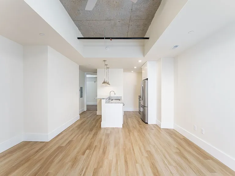 300 East Apartments — Photo 94