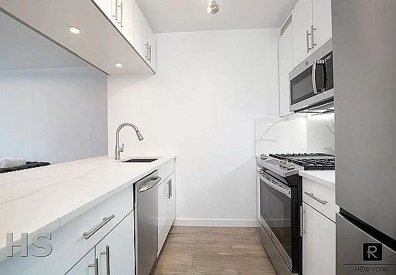 4th image of 415 E 37th St APT 30K