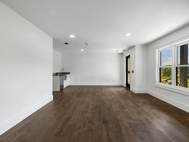 1281 E Main St #3 — Photo 8