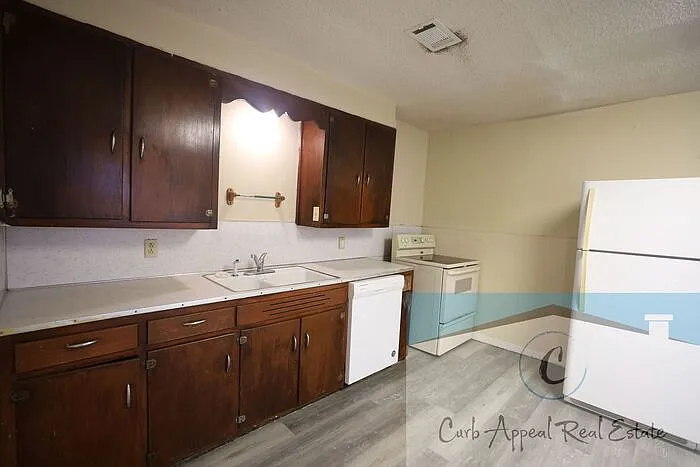 1 bed, 1.0 bath, $800 — Photo 2