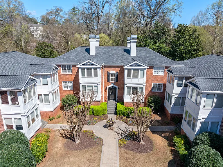 115 Peachtree Memorial Dr NW — Photo 32