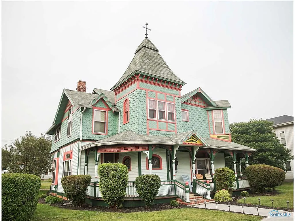 220 W Broadway St photo 1