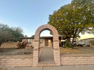 4715 S Calle De La Faena, Tucson, AZ 85714