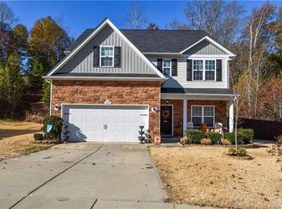 140 Thomas Springs Dr, Mount Holly, NC 28120
