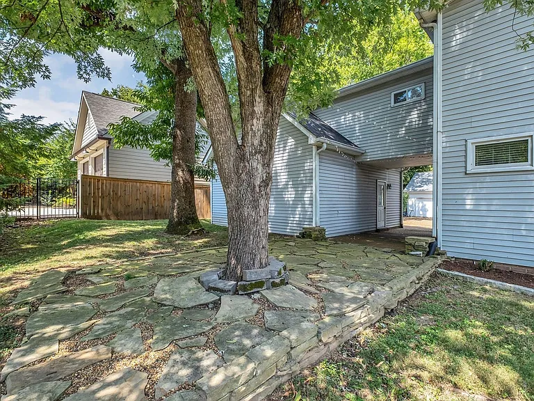 221 Adams Ct — Photo 37