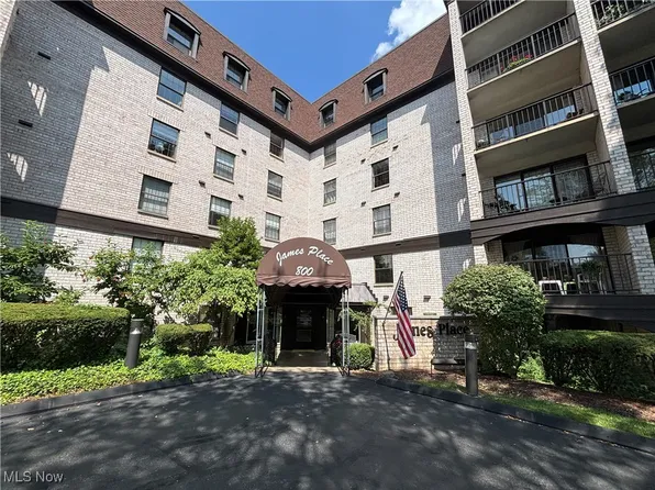 800 Brick Mill Run APT 215, Westlake, OH 44145