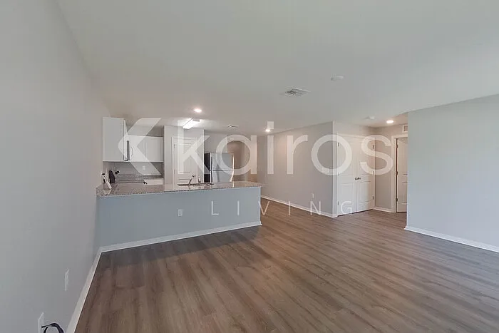 4 bed, 2.0 bath, 1449 sqft, $1,745 — Photo 4