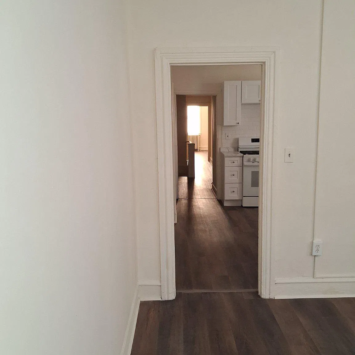 2 bed, 1.0 bath, 1944 sqft, $1,400 — Photo 3