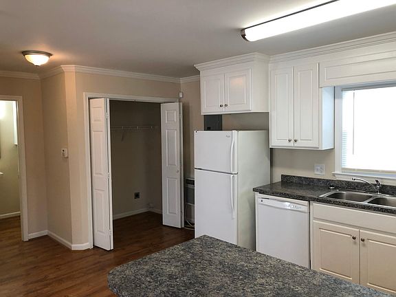 4th image of 108 S Harding Dr