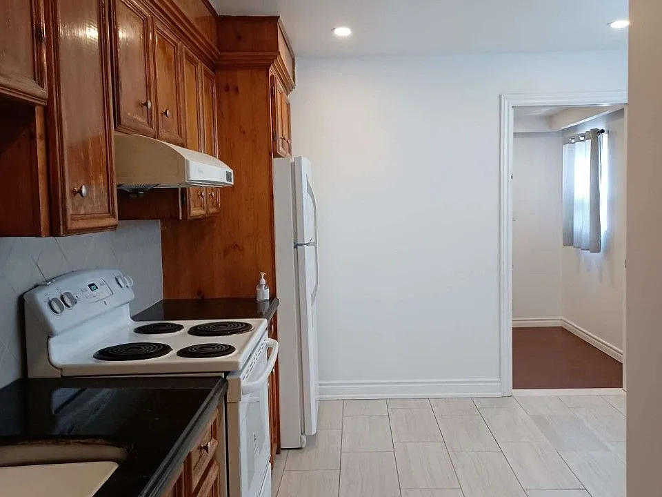 765 Gerrard St E #MAIN FL