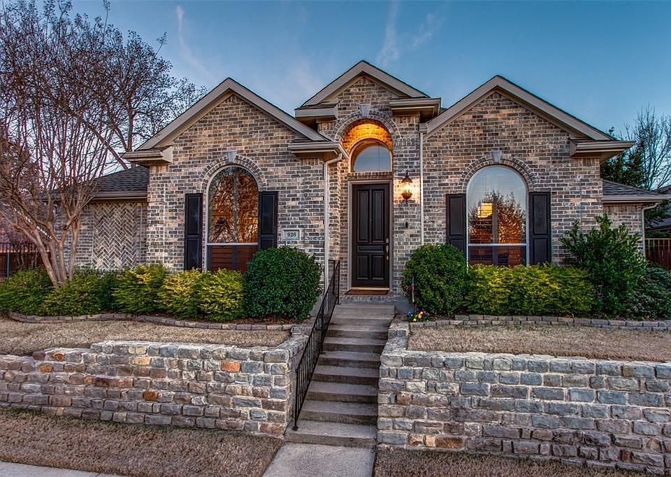 1st image of 926 Briar Oaks Dr