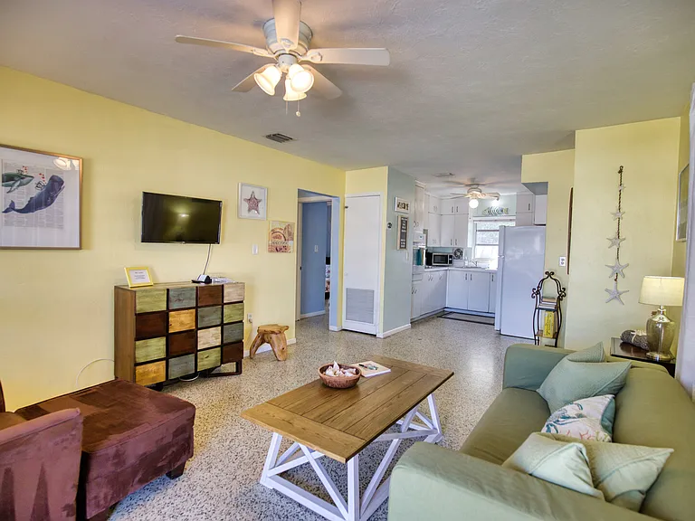 N Tamiami Trl — Photo 3