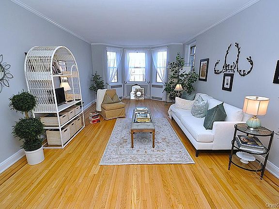 3rd image of 253 Garth Road #6J