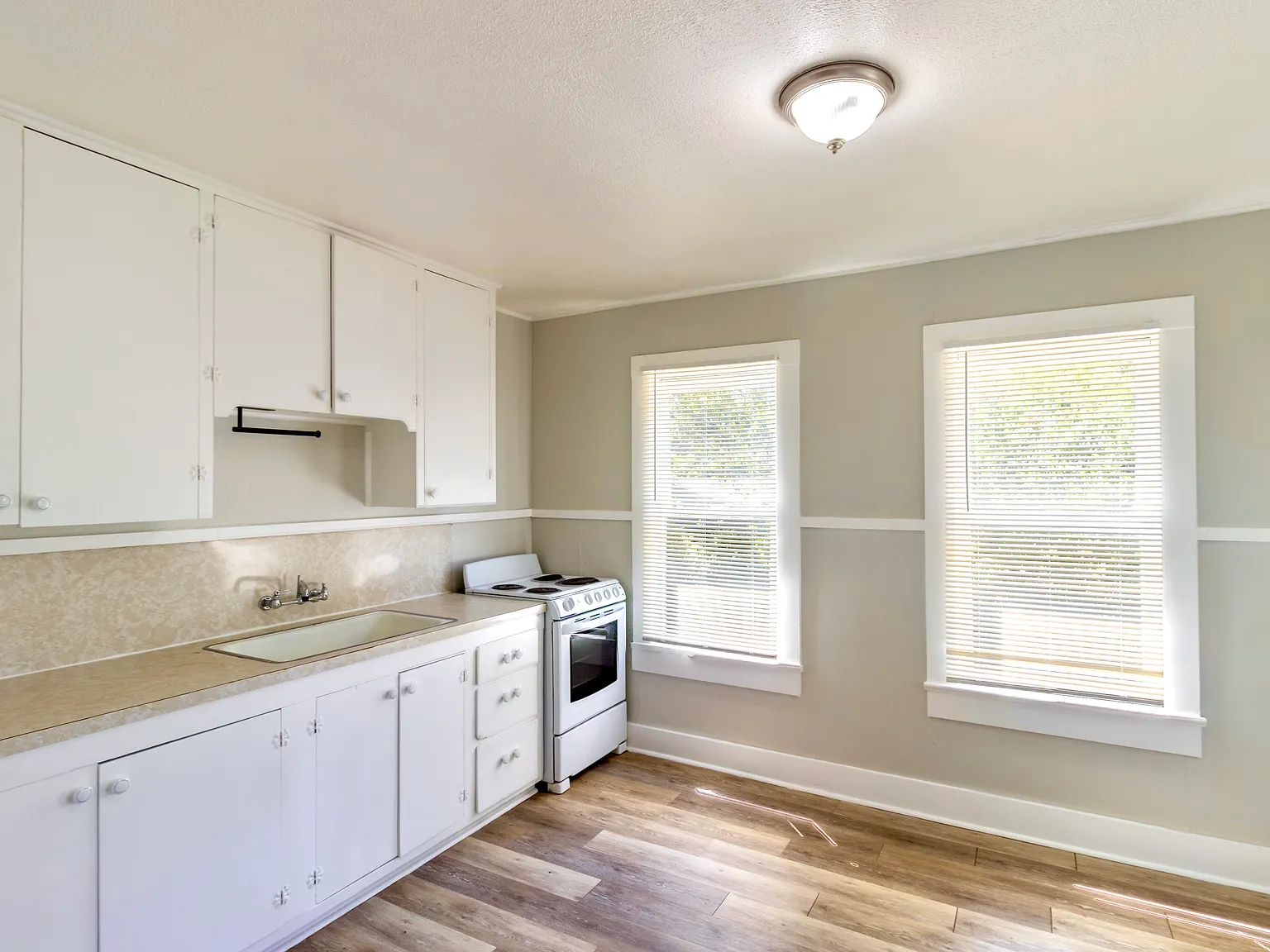 1 bed, 720 sqft, $1,150 — Photo 2